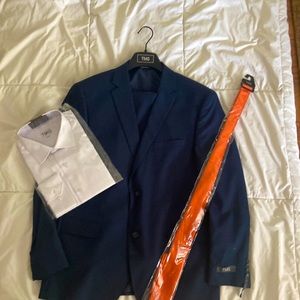 3 Piece suit with shirt and tie. Brand new, never been worn!